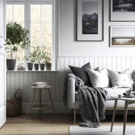 foto salón con sofá y paredes blancas